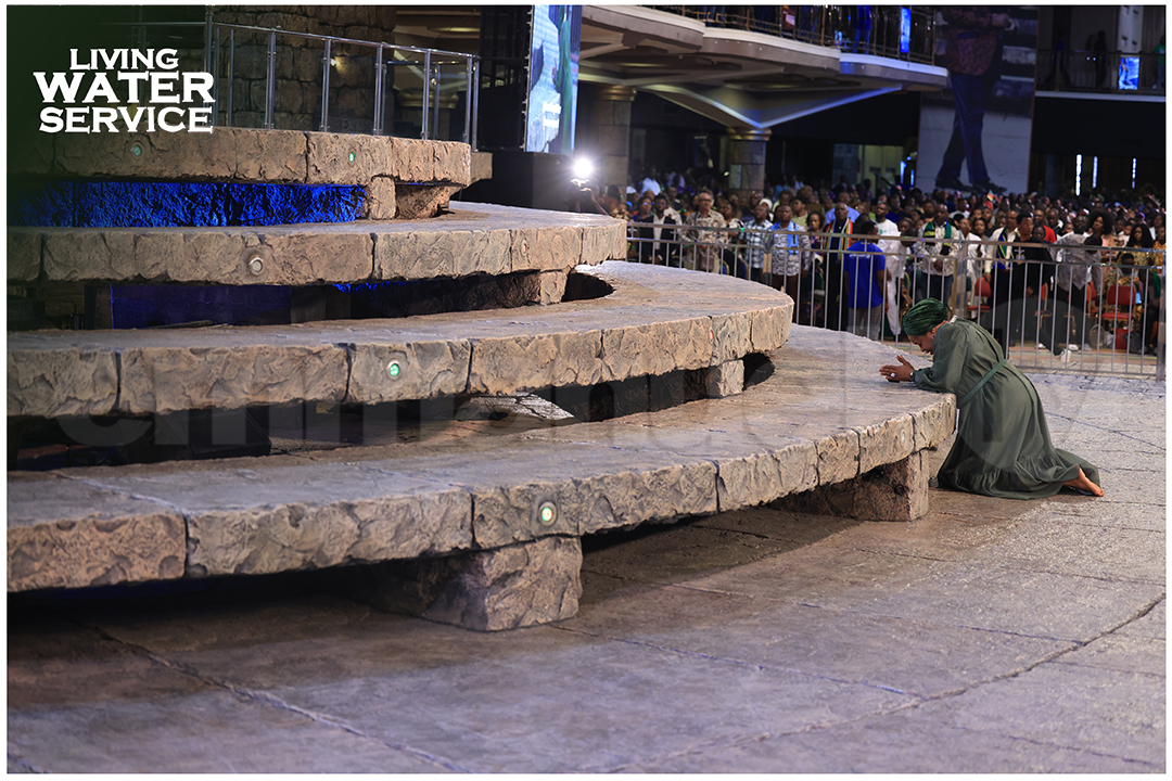 After the just concluded sermon, Pastor Evelyn Joshua proceeded to pray on The SCOAN Altar.
