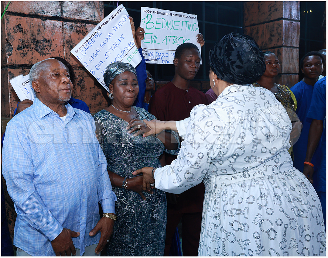 Pastora Evelyn Joshua e os Evangelistas da SCOAN